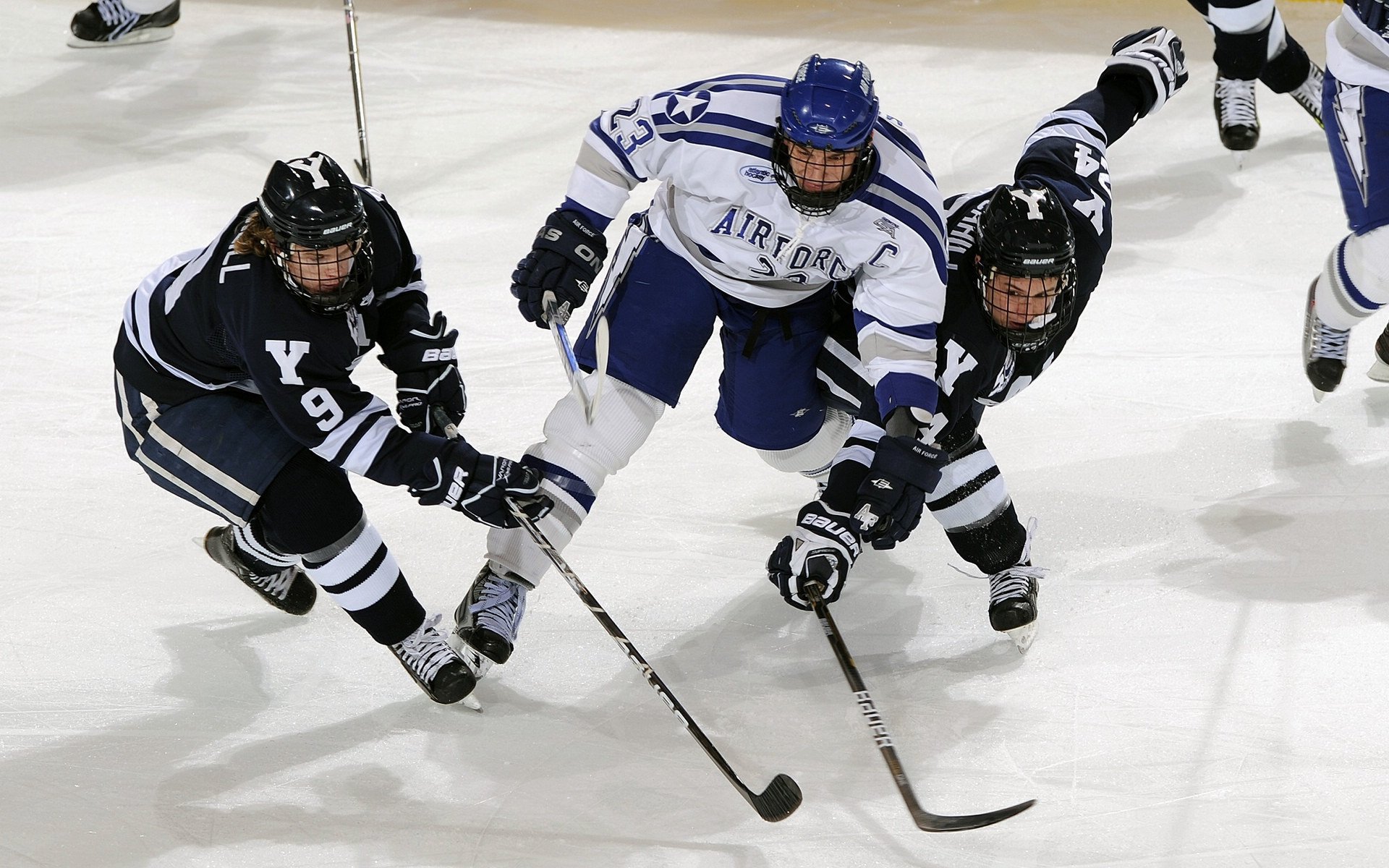 阿扎伦卡遭遇十五持续失利，SKT教练压力巨大！引发球迷热议